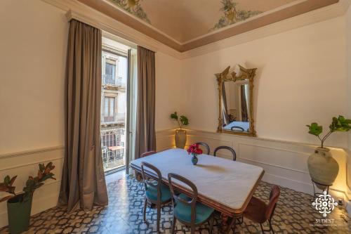 Umberto Charming Home Elegante dimora in centro — 4-Star Luxury Hotel in Catania, Italy