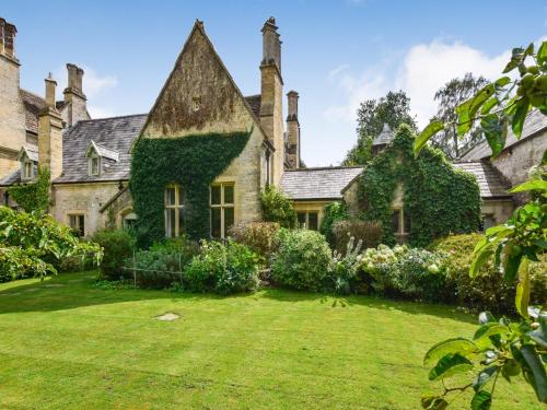 Bellhouse - carbon neutral hotel in Stonehouse