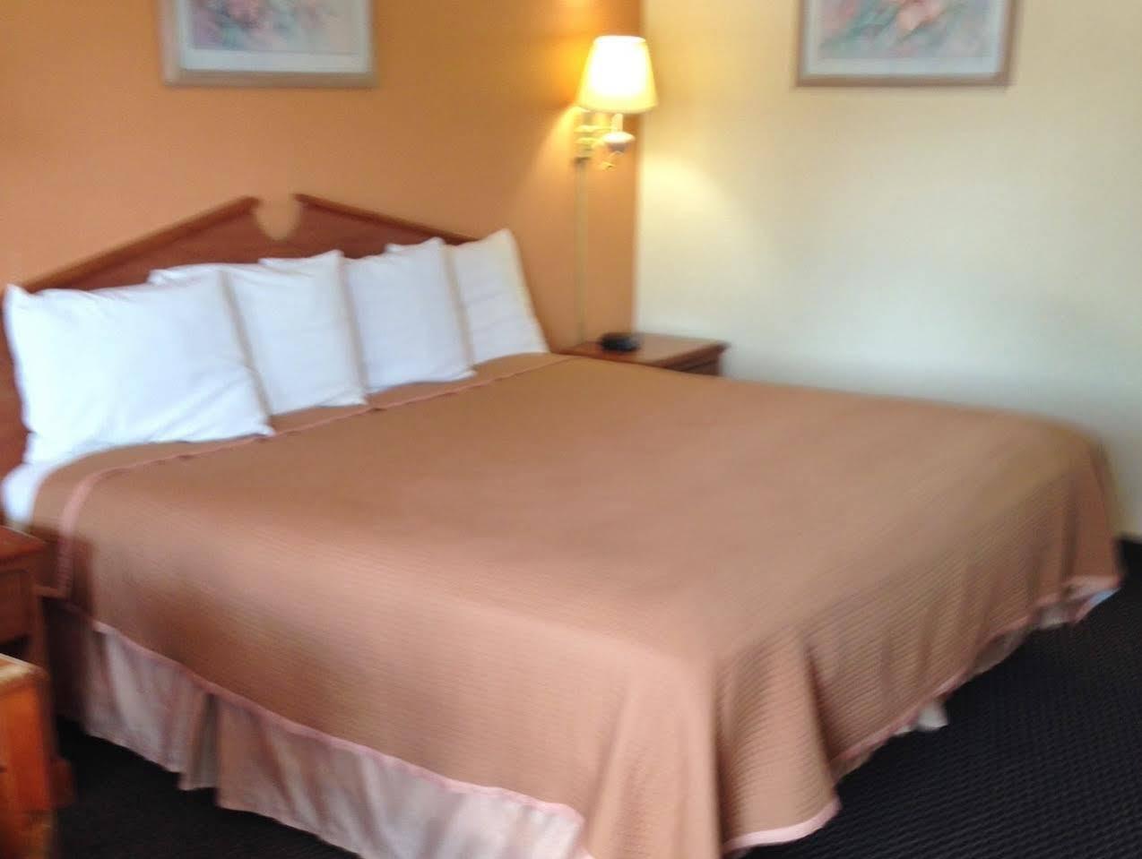 Americas Best Value Inn & Suites Senatobia - photo 10