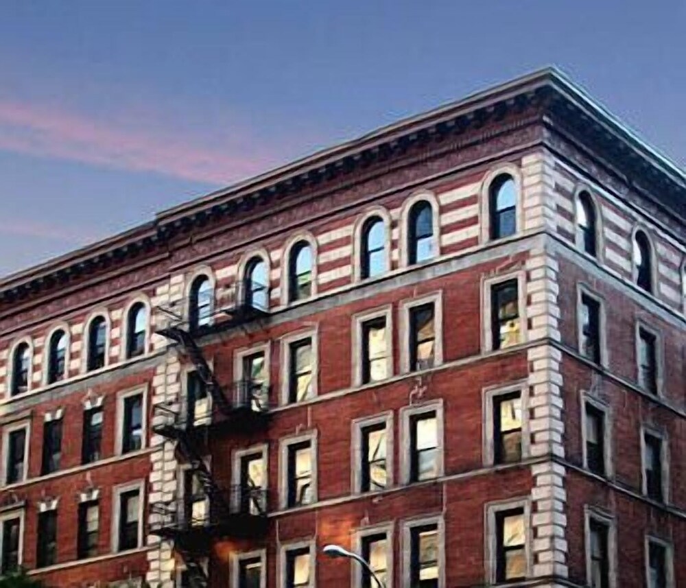 Hotel 99