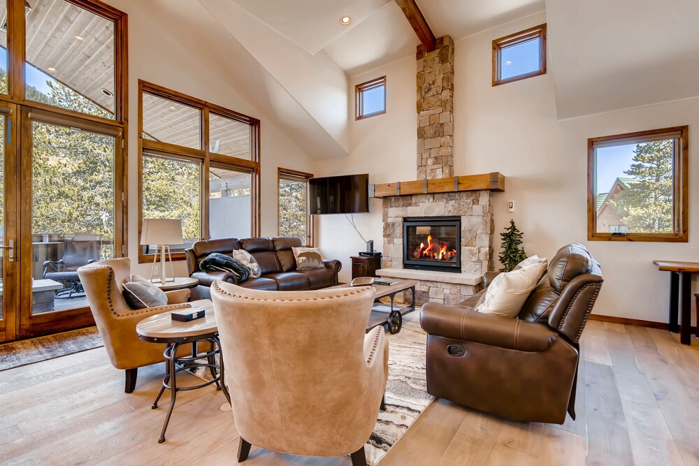 Stunning 5br Mountain W Private Hot Tub 5 Bedroom Home — 4-Star Luxury Hotel in Frisco, United States