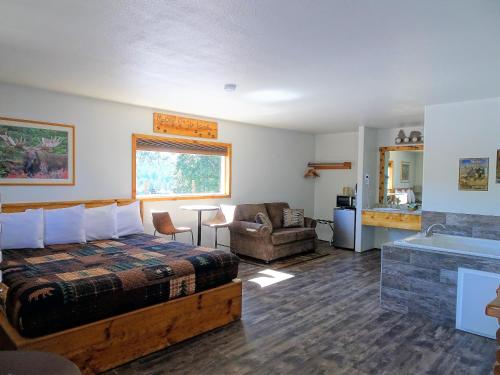 Eagle's Nest Motel - photo 26