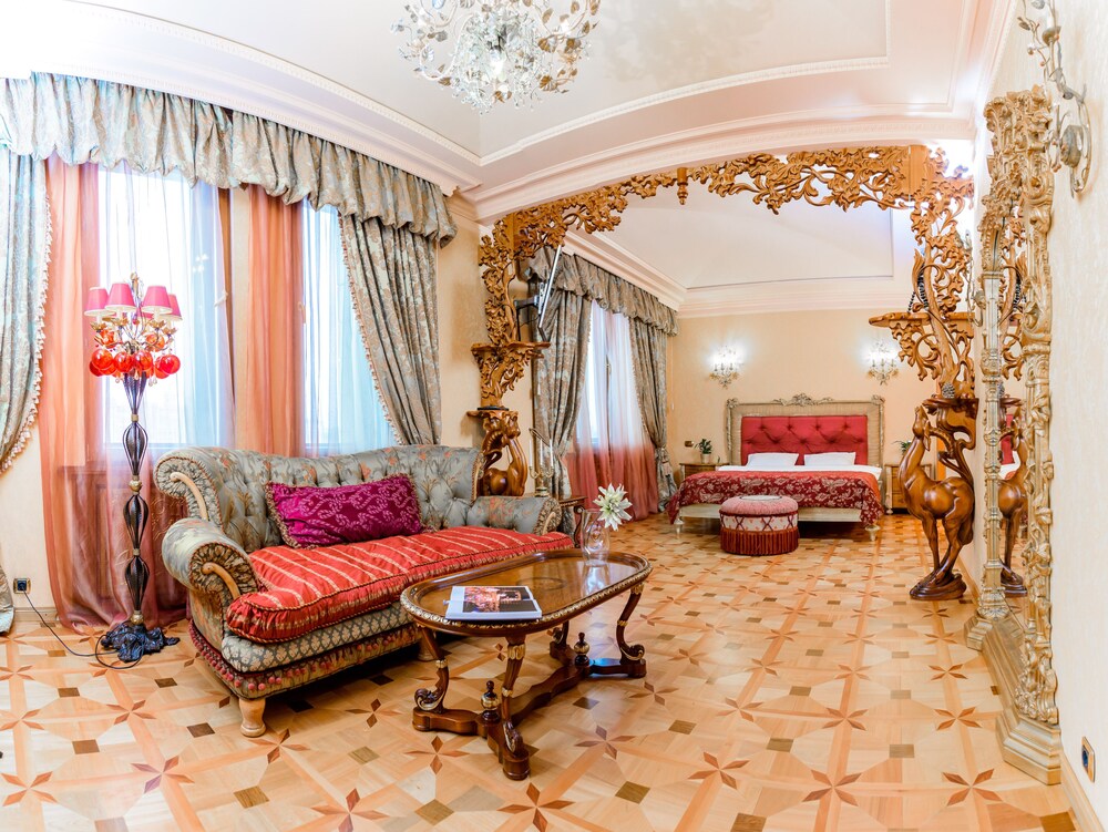 Funny Dolphins Apartments White House — 5-Star Luxury Hotel in Moscow, Russia