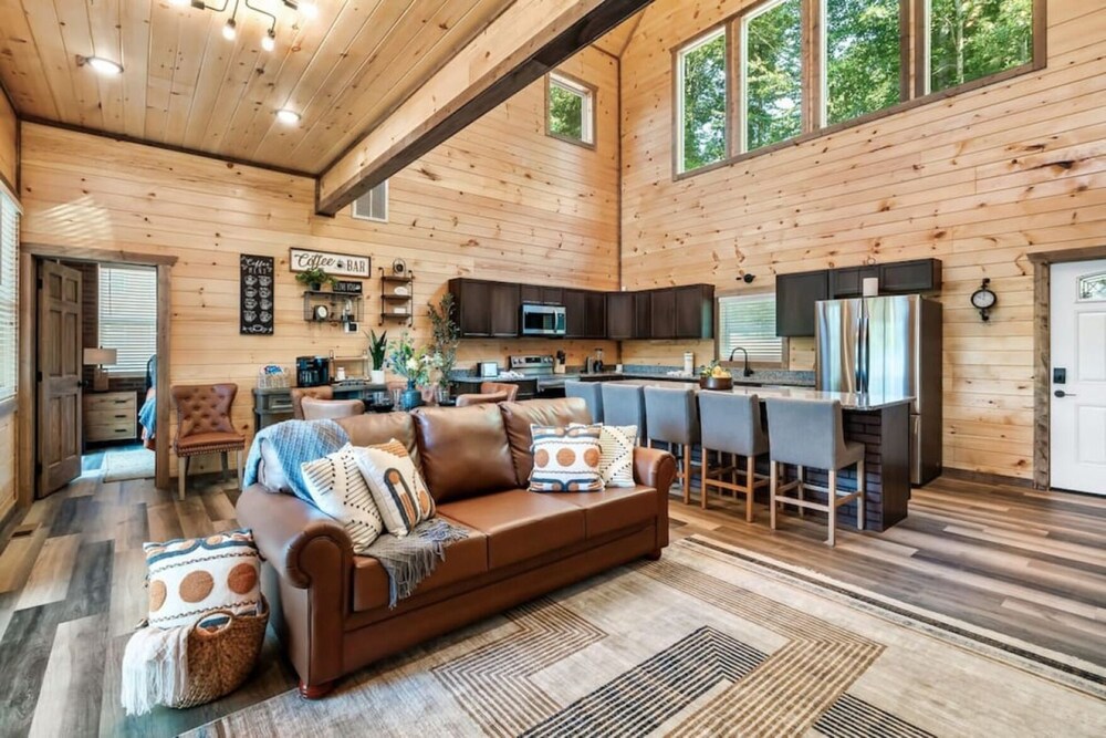 Tranquil Mountain Getaway By Ghosal Luxury Lodging - photo 16