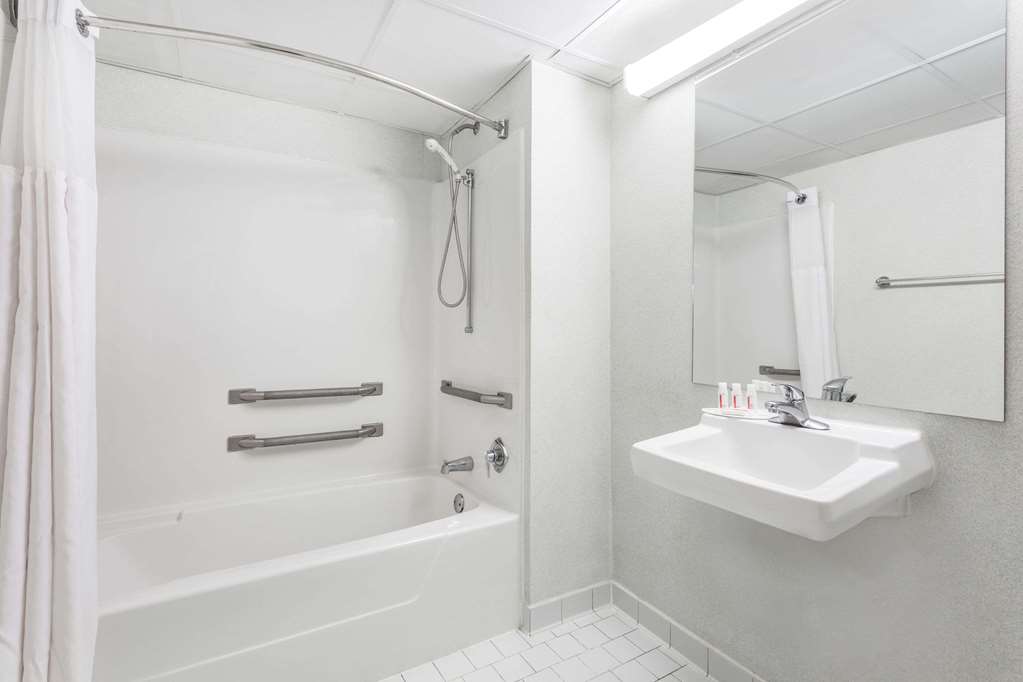Days Inn by Wyndham Royston - photo 12