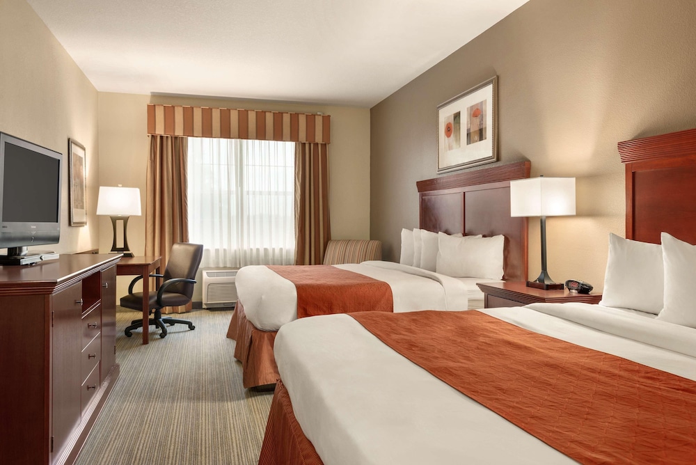 Seffner Inn and Suites - photo 21