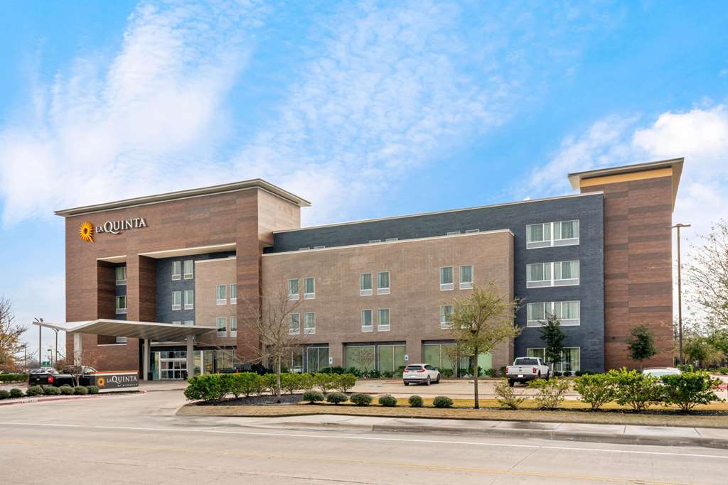 La Quinta Inn & Suites by Wyndham College Station South - photo 7