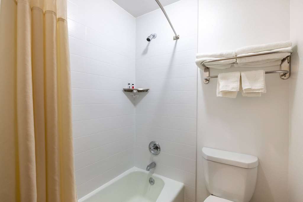 Travelodge by Wyndham Spirit Lake Okoboji - photo 19