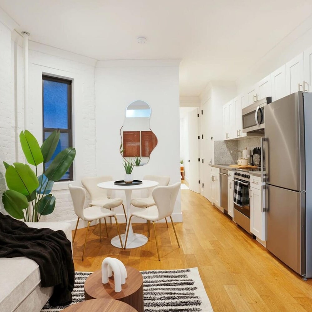 1290 8 New Renovated 2 Bedrooms in UES — 4-Star Luxury Hotel in New York City, United States