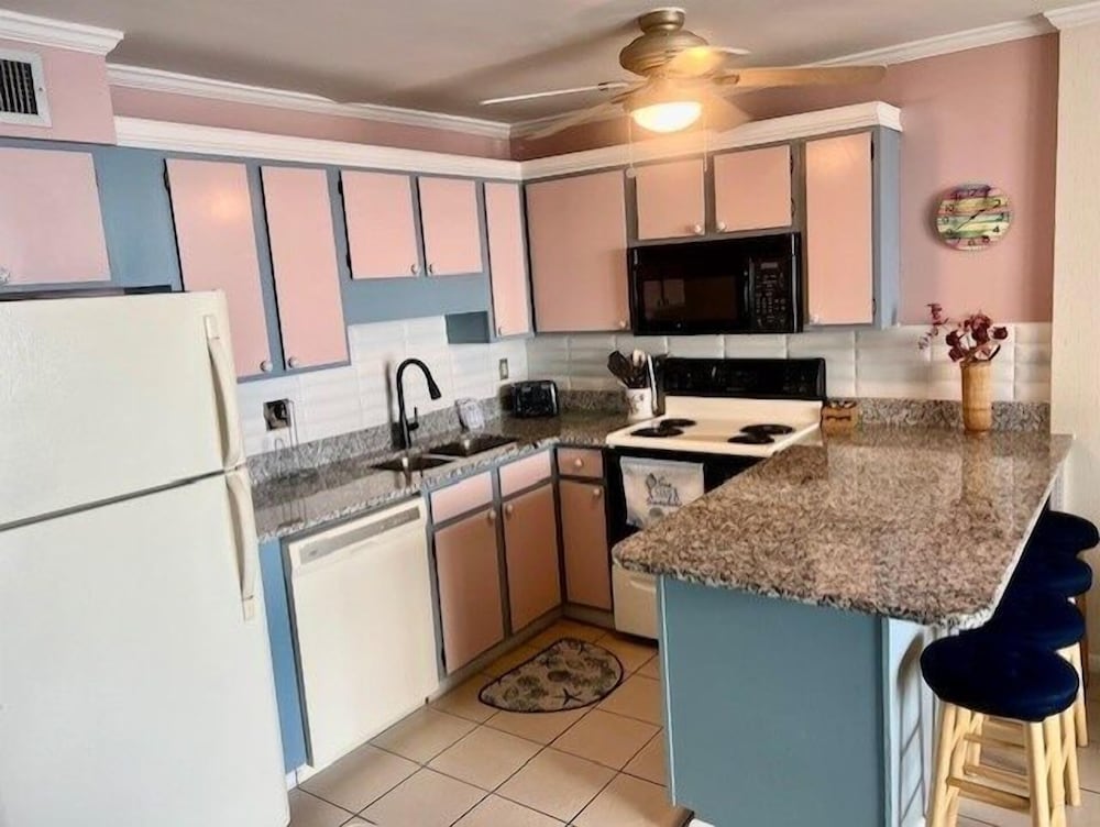 Royal Garden Resort 914 2 Bedroom Condo by RedAwning - photo 8