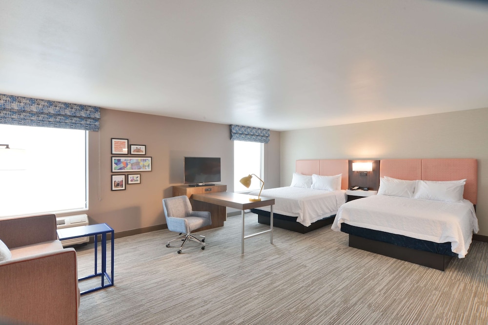 Hampton Inn & Suites Menomonie UW Stout - photo 23