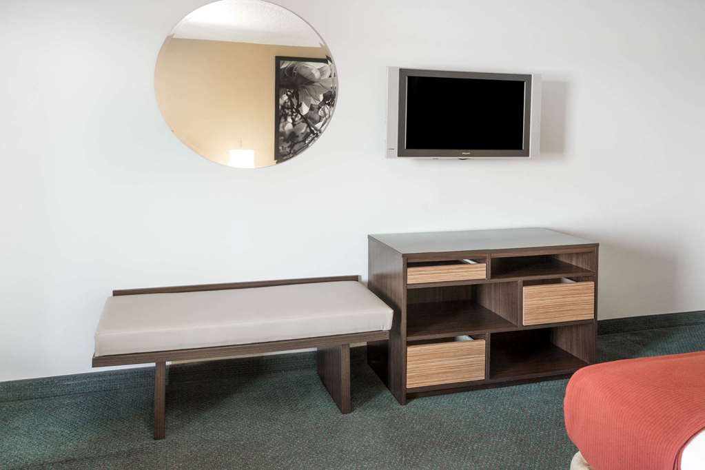 Super 8 by Wyndham Adel - photo 6