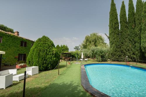 Agriturismo La Pineta — 4-Star Luxury Hotel in Castiglione Del Lago, Italy