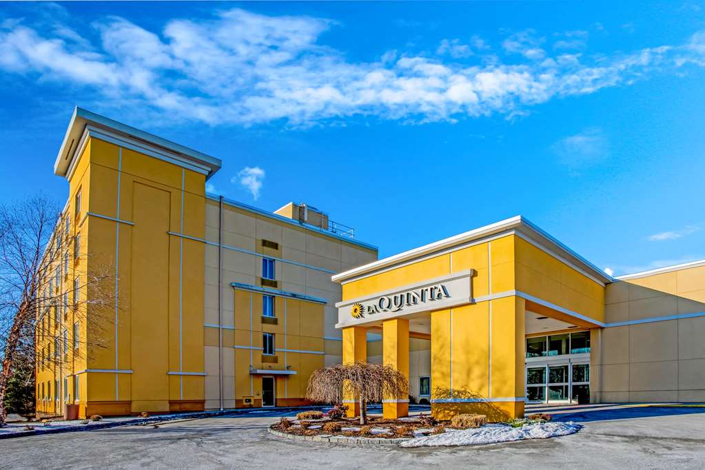 La Quinta Inn & Suites by Wyndham Danbury - photo 3