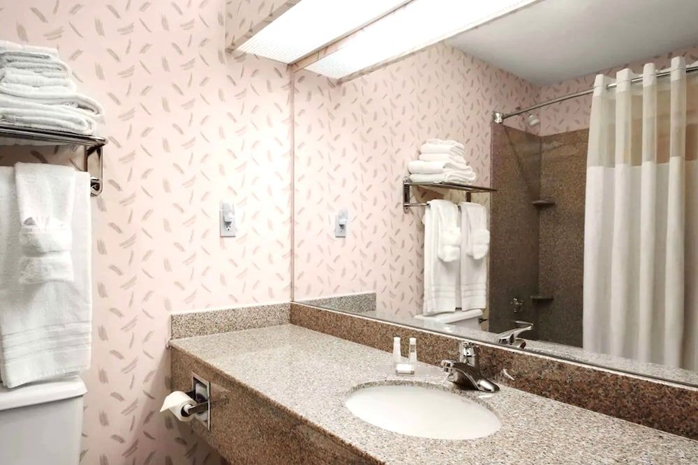 Coratel Inn and Suites By Jasper Anthony - photo 18