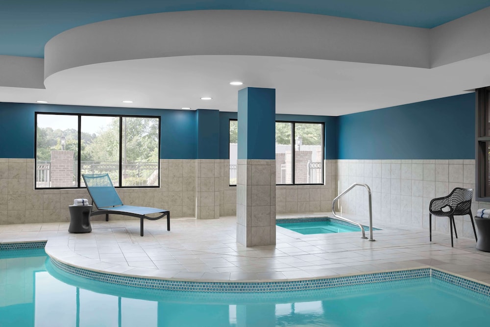 Hampton Inn Dandridge - photo 19