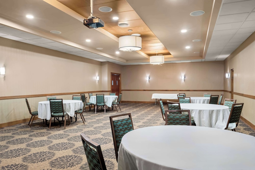 Best Western Newport Inn - photo 44