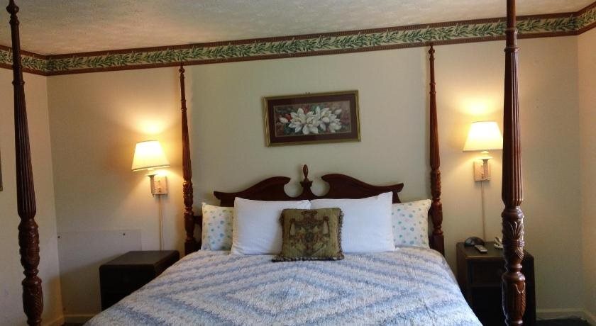 White Columns Motel - photo 25