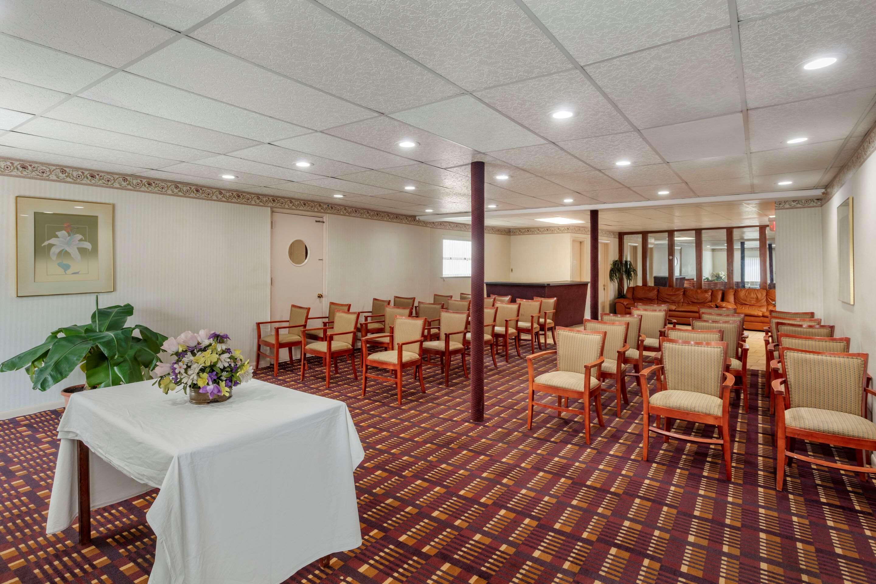 Economy Inn East Hartford CT - photo 21