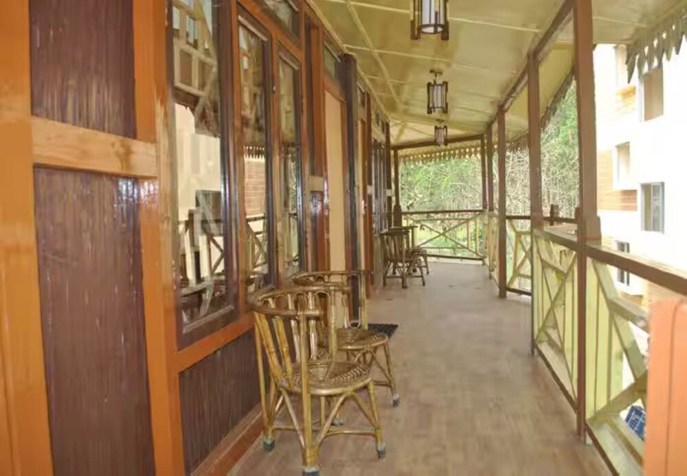 Goroomgo Green Gold Resort Lataguri — Jalpaiguri