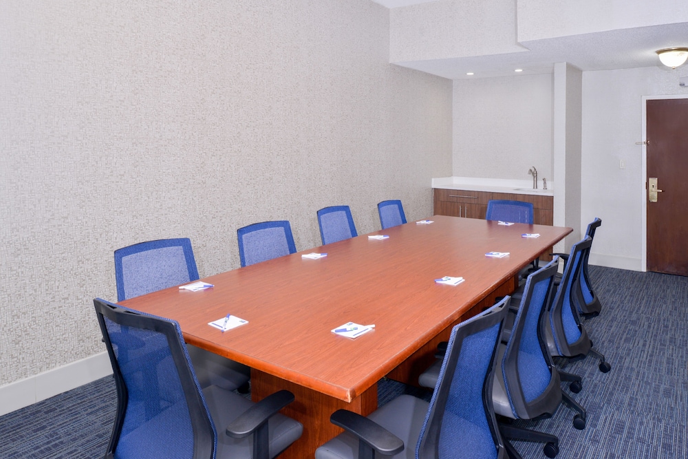 Holiday Inn Express Burlington by IHG - photo 67