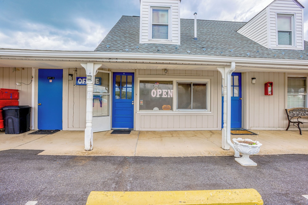Relax Inn By OYO Natural Bridge I 81 - photo 33