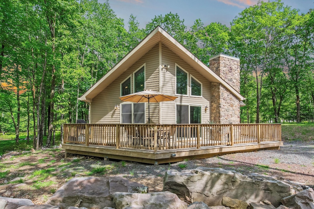 Summit Solitude by Avantstay Lake & Beach Access — hotel in Towamensing Trails