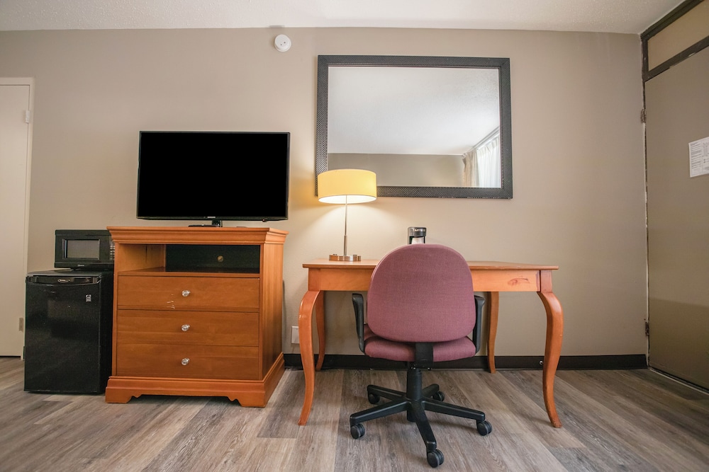 OYO Hotel Greensboro East I 40 - photo 22