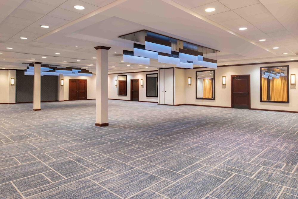 DoubleTree by Hilton San Francisco Airport - photo 57