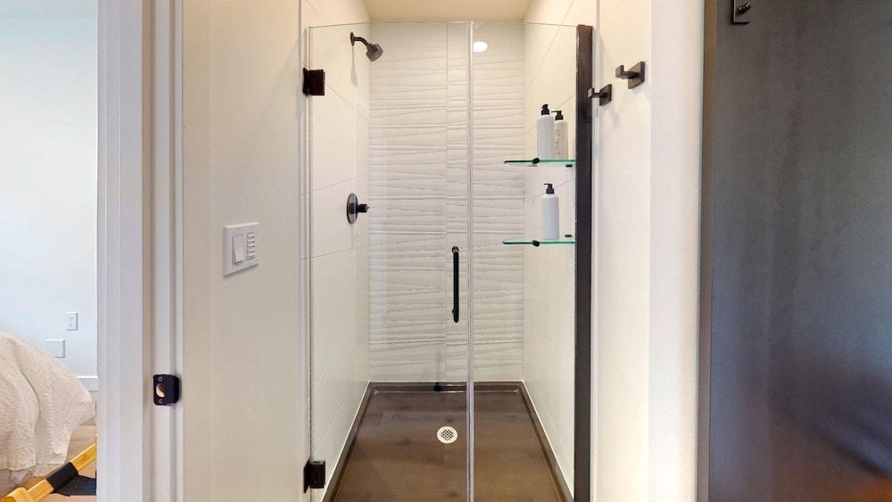 The Commons Urban Coastal Lodging - photo 12