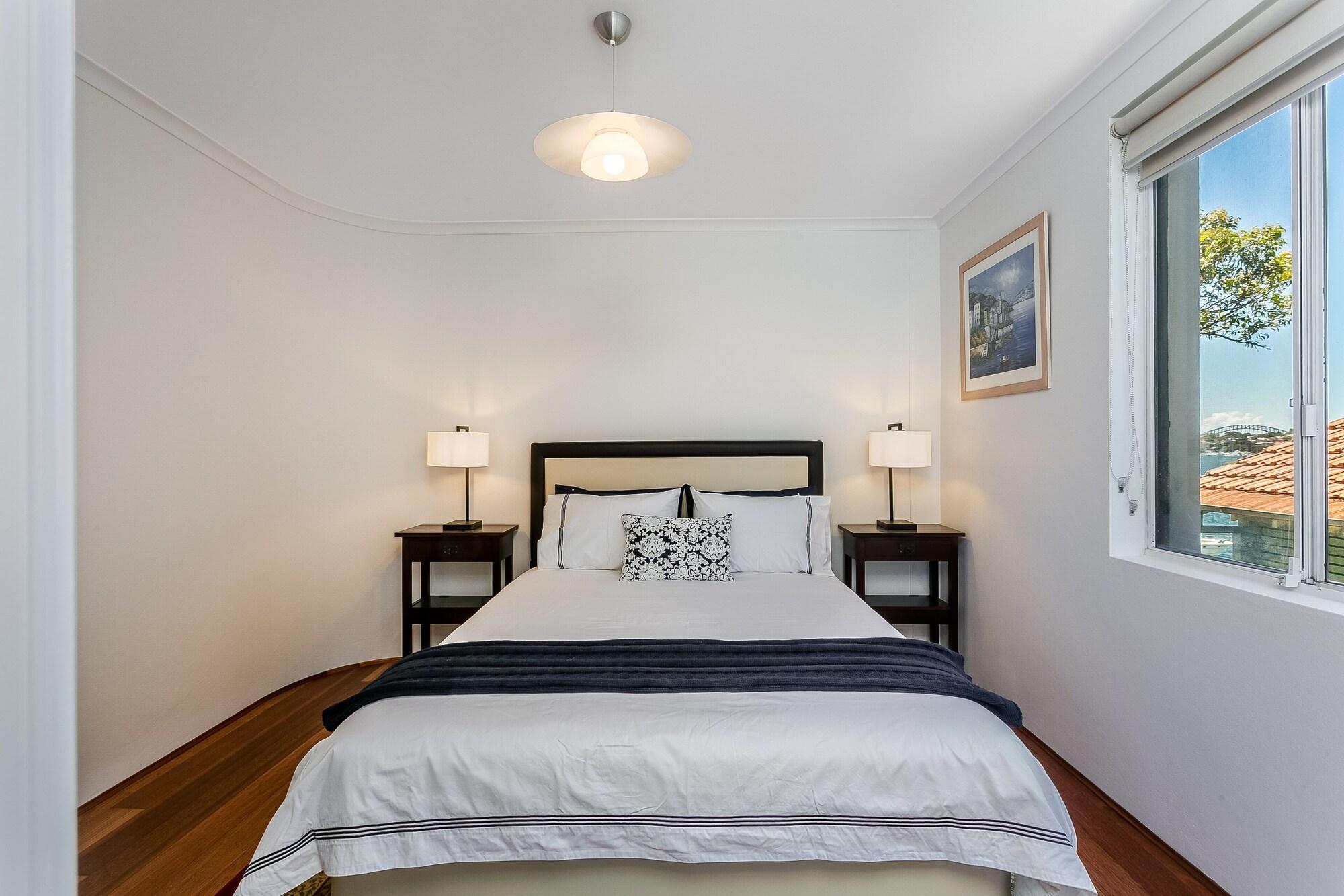STG38 stunning waterfront apartment Drummoyne — 4-Star Luxury Hotel in Sydney, Australia