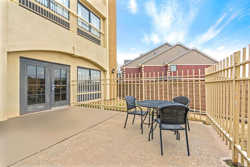 La Quinta Inn & Suites by Wyndham Oklahoma City Yukon - photo 28