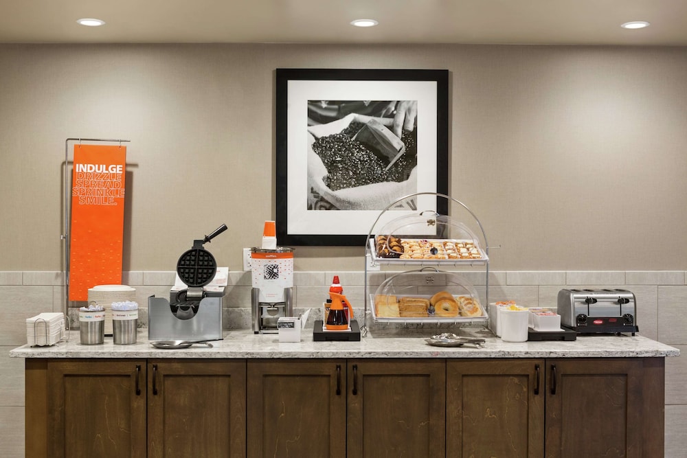 Hampton Inn & Suites Minooka - photo 21