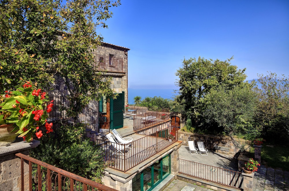 Stony Villa Volcano View — 4-Star Luxury Hotel in Massa Lubrense, Italy