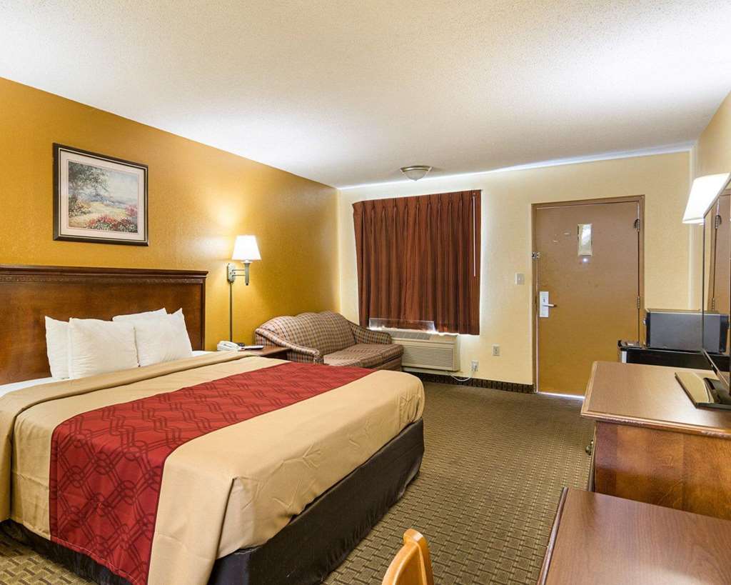 Econo Lodge Fredericksburg near I 95 - photo 20