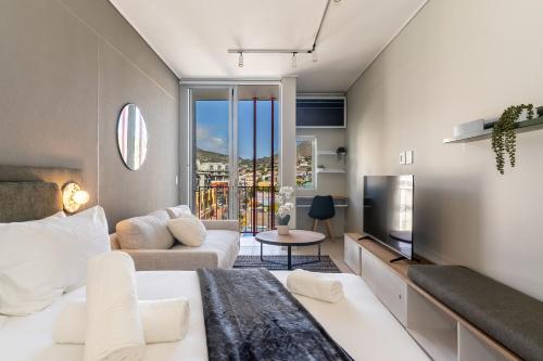 The Rose 703: Modern 7th Floor City Apartment
