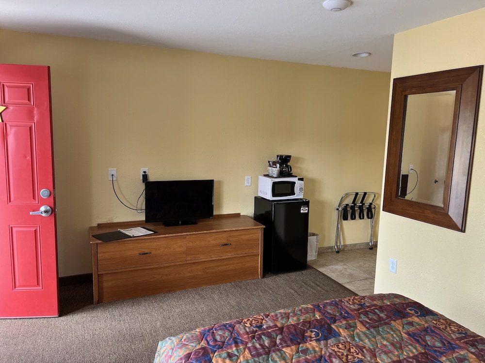 All Star Inn & Suites - photo 31