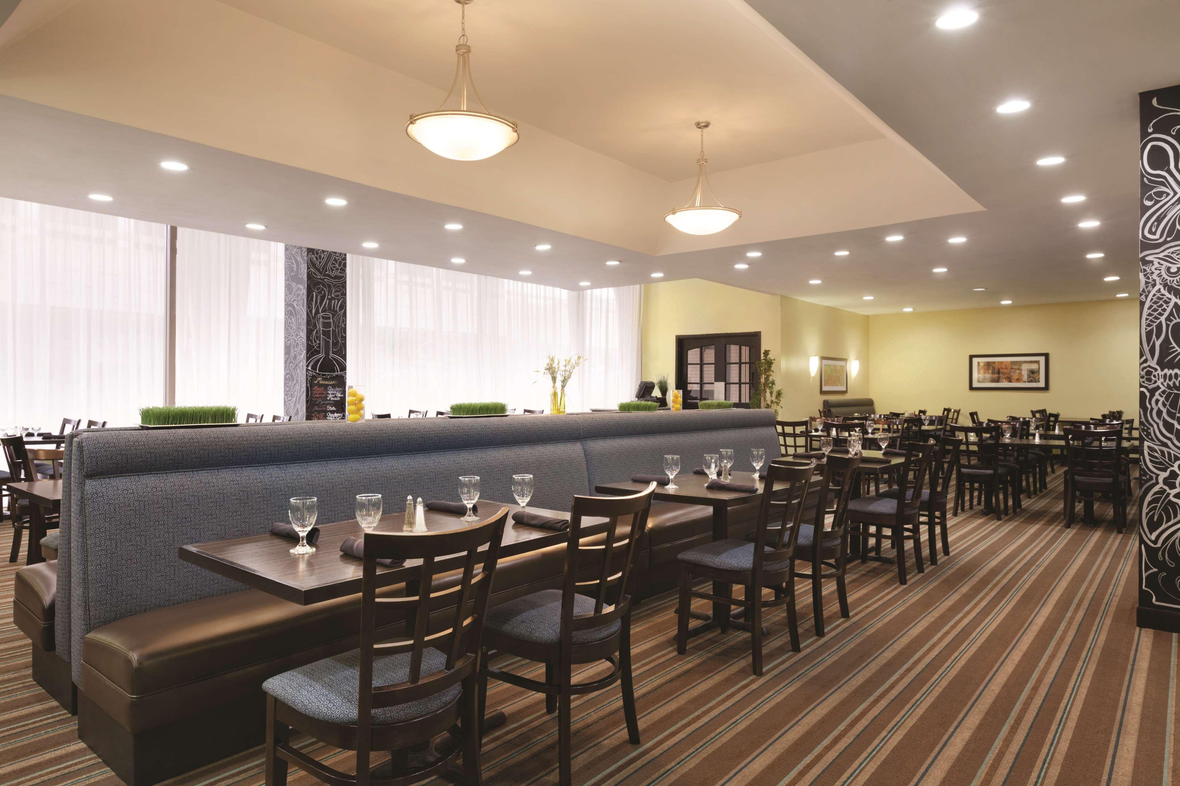 Radisson Hotel Fresno Conference Center - photo 12