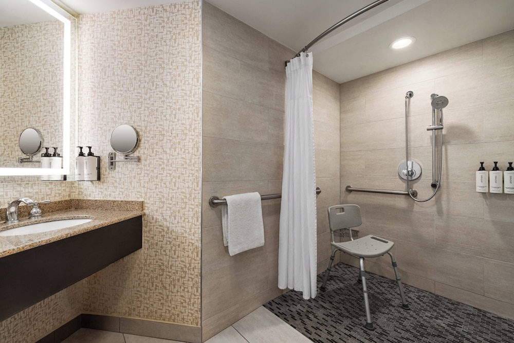 Crowne Plaza Edison by IHG - photo 17