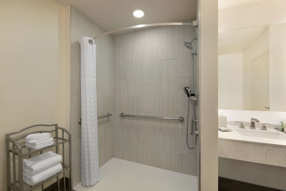 Hilton Greenville - photo 25