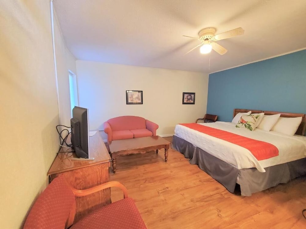 Meadowlark Motel with Restaurant & Bar - photo 16