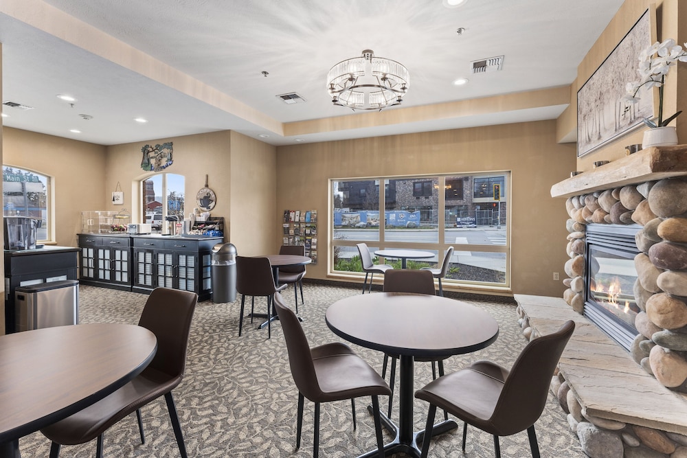 Cedar Street Hotel and Suites - photo 4