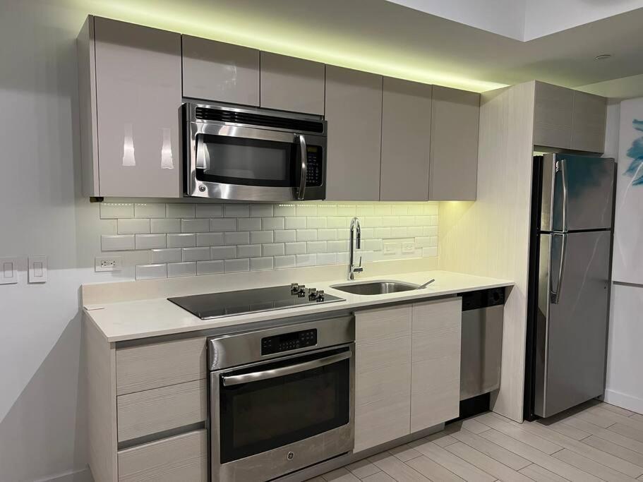 Sun Sand & Views 1BR Apartment in Miami Beach — 4-Star Luxury Hotel in Hallandale Beach, United States