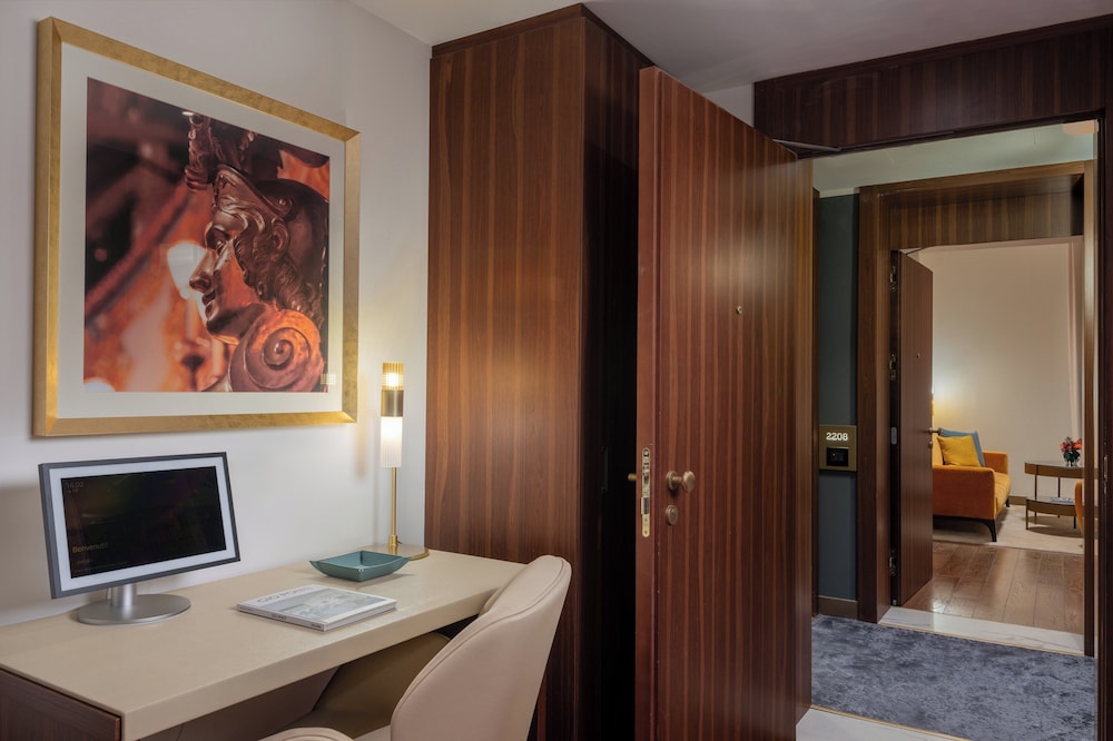 Apartments Florence Teatro Luxury — 4-Star Luxury Hotel in Florence, Italy