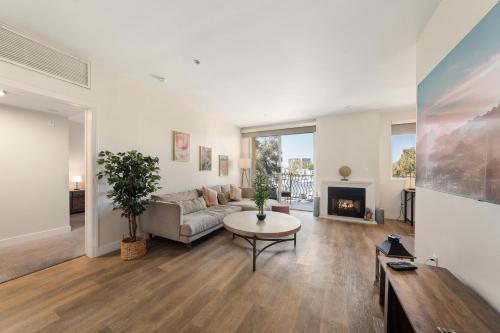 The Blossom Modern 1BR Getaway in Marina Walk to Water&Restaurants — 4-Star Luxury Hotel in Los Angeles, United States