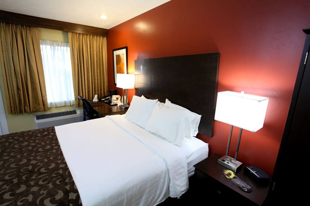 Baymont Cedar City - photo 10