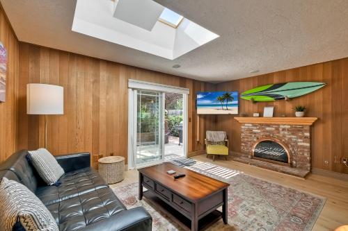 Hot Tub Fire Pit Bbq Shuffleboard Walk To Beach — Carlsbad