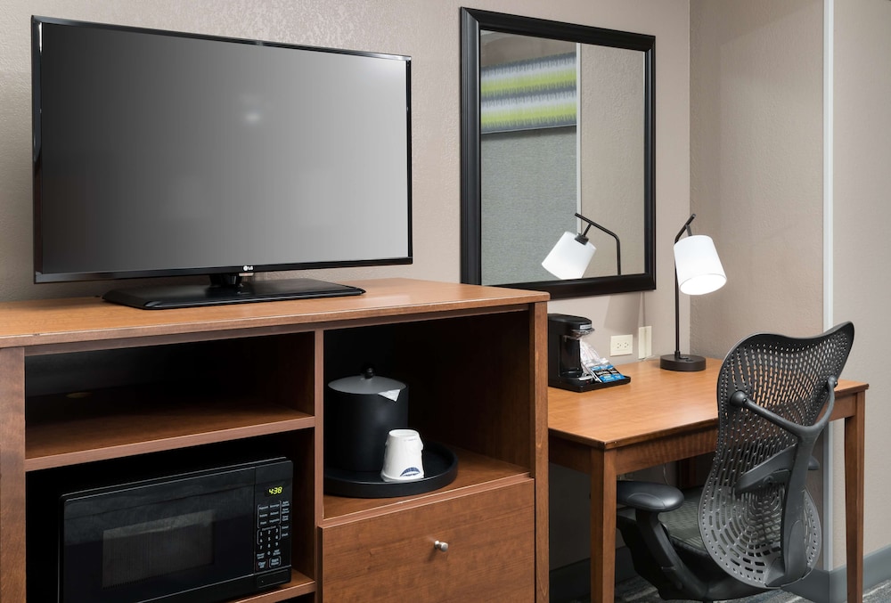 Hampton Inn & Suites Chicago North Shore Skokie - photo 11