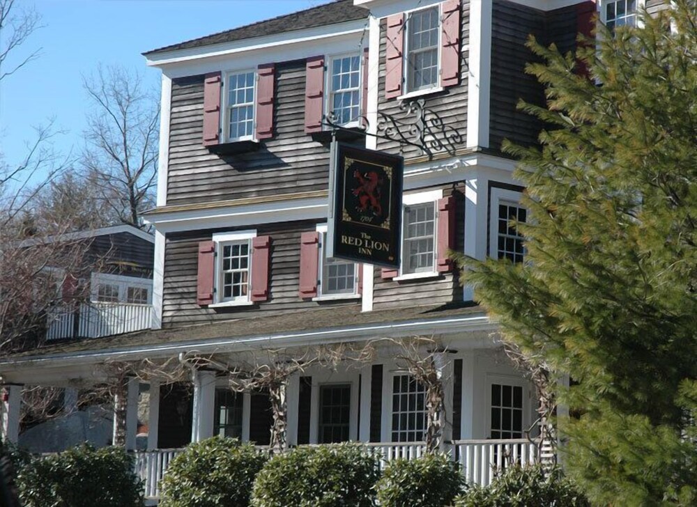The Red Lion Inn Resort 1704 - photo 2