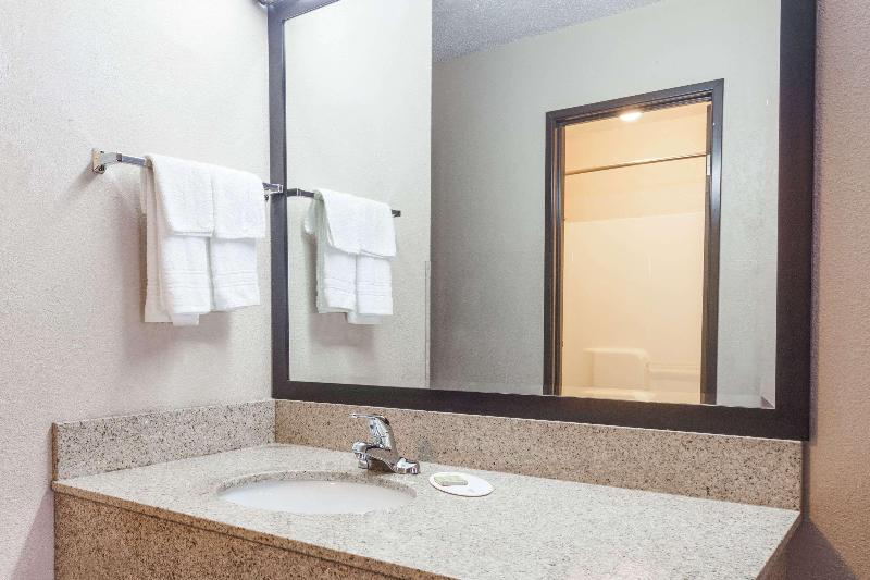 Super 8 by Wyndham Carrollton - photo 8